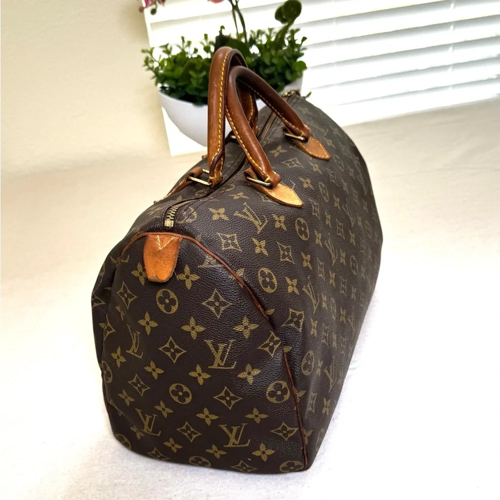 Authentic Louis Vuitton Speedy 35 Vintage Brown and Orange Satchel - Picture 12 of 13